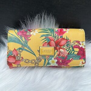 New GUESS Abree Multi Clutch